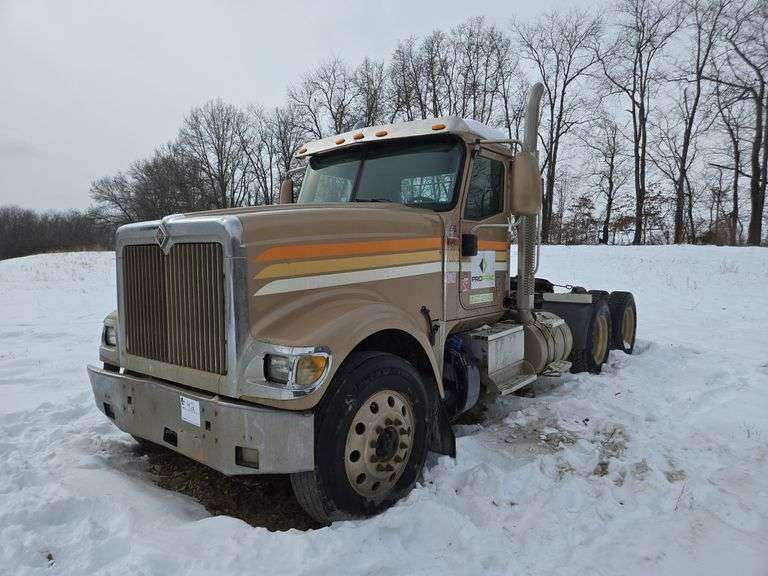 2015 International 9900 showing 75,223 mi, 8,428 hrs - doesn't run