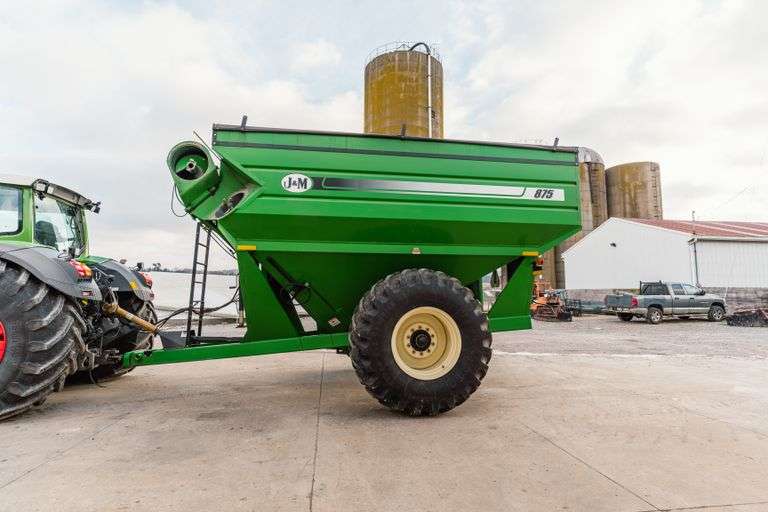 2014 J & M 875 Grain cart