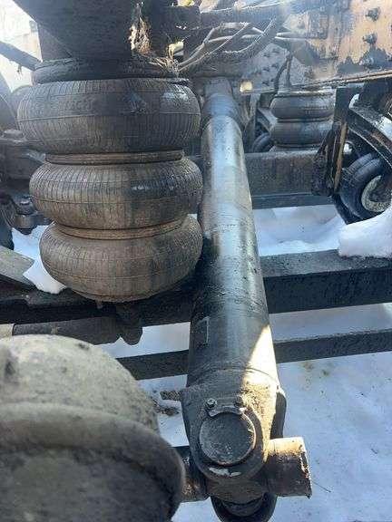 2015 IH 5900i showing 19,035 mi, 8,227 hrs - runs
