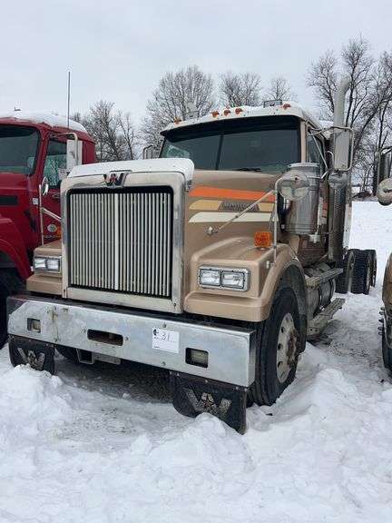 2012 Western Star 4900 showing 394,713 mi, hrs unknown - runs