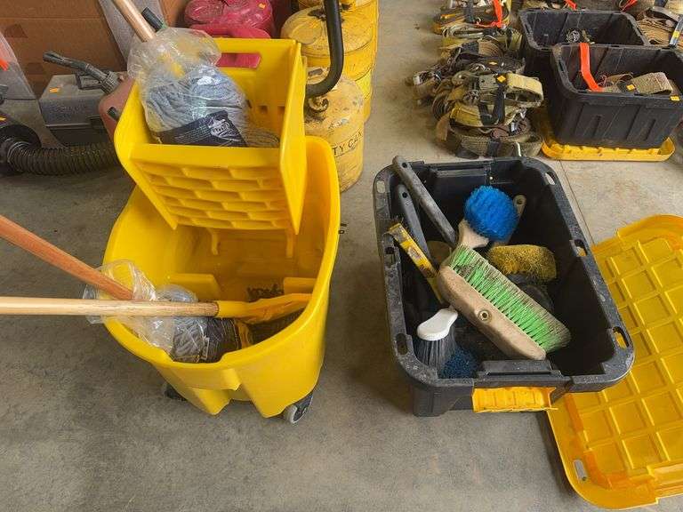 Rubbermaid Cleaning Bucket and Brushes