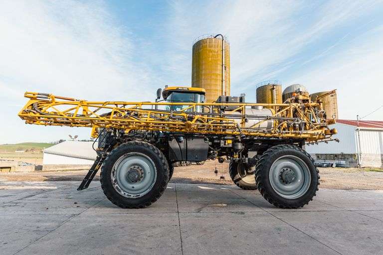 2013 RoGator RG1100 Self Propelled Sprayer