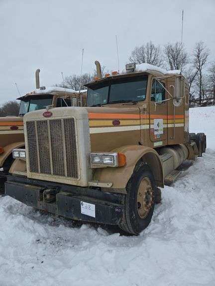 2001 Peterbilt 379 showing 106,927 mi, 4,935 hrs / runs
