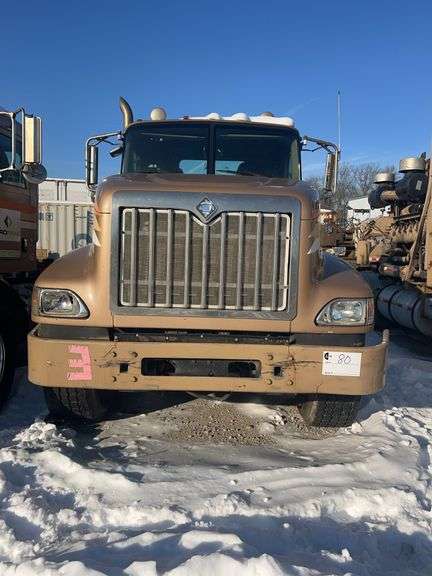 2015 IH 5900i showing 19,035 mi, 8,227 hrs - runs