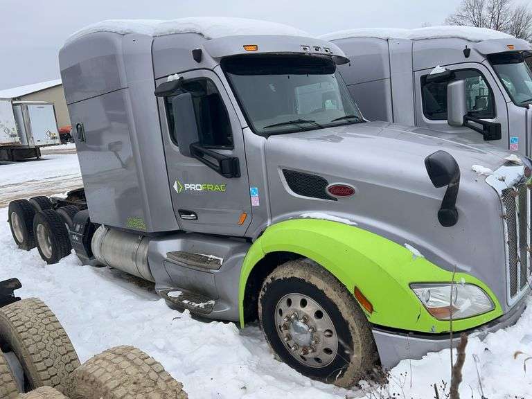 2015 Peterbilt 579 showing 459,218 mi, hrs unknown - doesn't run