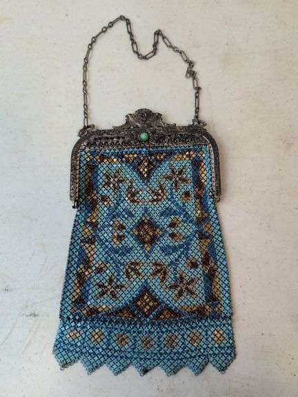 Mandolin Mfg Co. USA ornate mesh purse with ornate bird & floral motif clasp