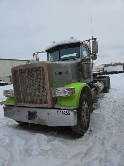 2018 Peterbilt 389 showing 36,925 mi, 14,785 hrs - runs