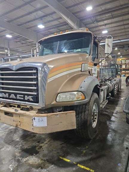 2014 Mack GU813 showing 30,398 mi, 5021 hrs - runs