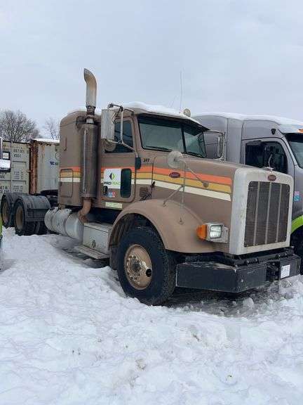2009 Peterbilt 365 showing 70,442 mi, 10,455 hrs - runs