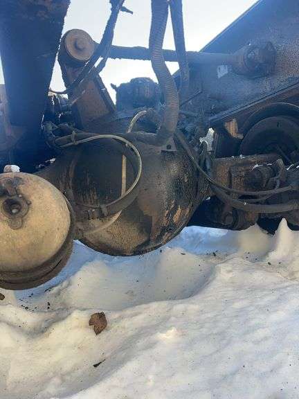 2015 IH 5900i showing 19,035 mi, 8,227 hrs - runs