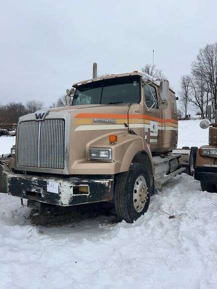 2013 Western Star 4900 showing 96,110 mi, 9,658 hrs - runs