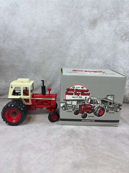 International 1256 model tractor - 1998 Summer Farm Toy Show - 1/16 scale