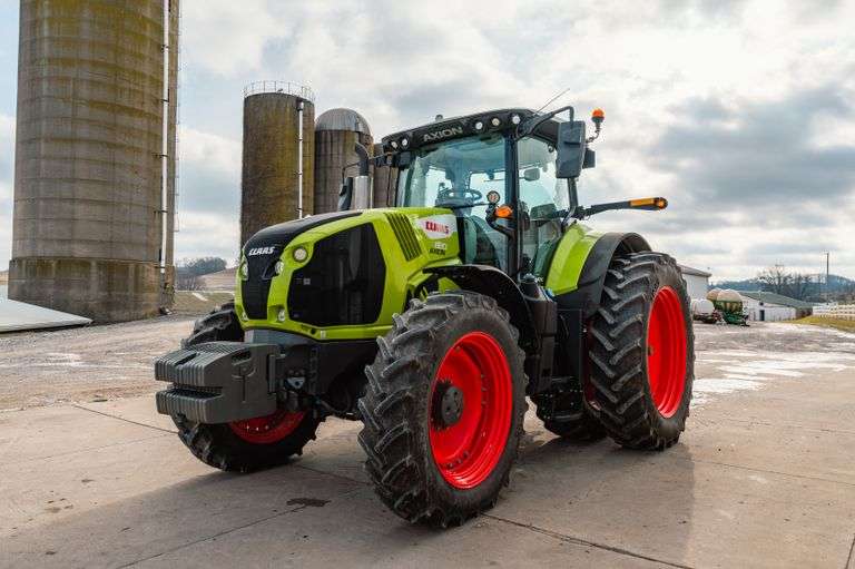 2022 Claas Axion 820 Tractor