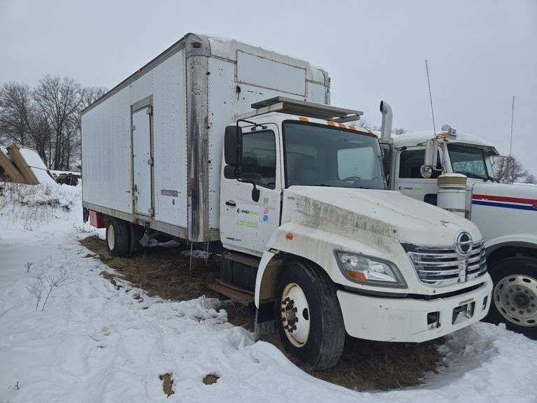 2007 Hino 268 Box Truck showing 218,169 mi, hrs unknown - doesn't run