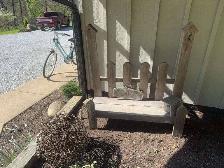 Picket Bench Decor