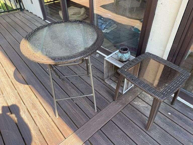 Round Top Table 27”, End Table, Decor
