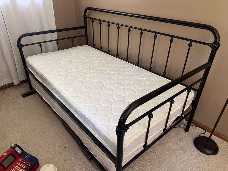 Trundle Bed (LIKE NEW)