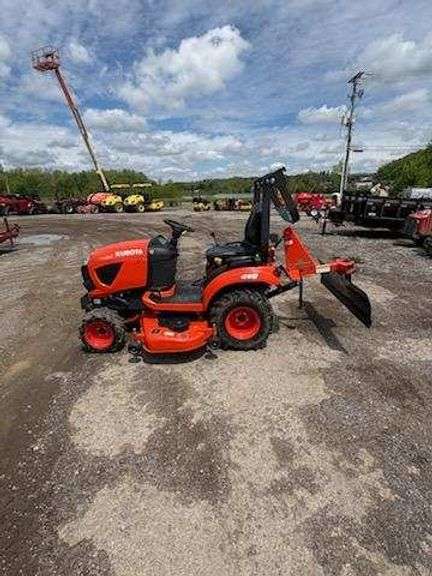 Kubota BX2680 tractor with mower deck