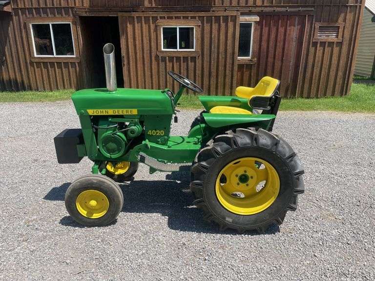 John Deere 4020 scaled
