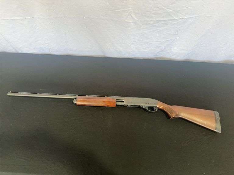 Remmington Arms 870 20 GA. Shotgun 2 3/4 or 3” Shells *ALL GUN BUYERS MUST BE 18 YEARS OR OLDER. VAL