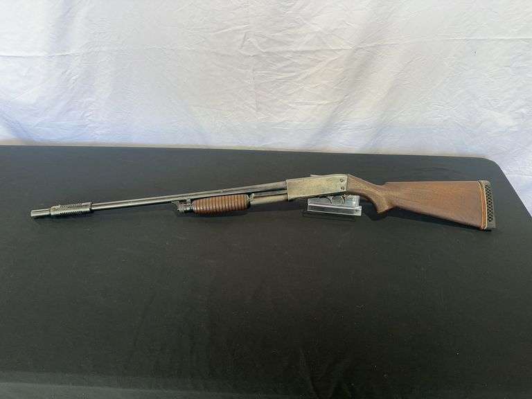 Ithaca Featherlight 12 GA. 2 3/4 Cham. 27” Barrel Shotgun *ALL GUN BUYERS MUST BE 18 YEARS OR OLDER.