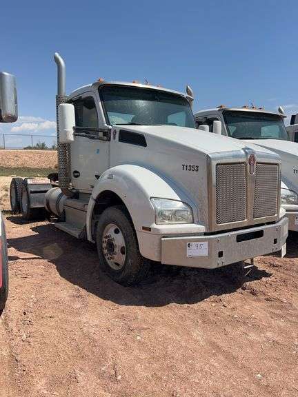 2018 Kenworth T880 showing 18,971 mi, 3,857 hrs, runs