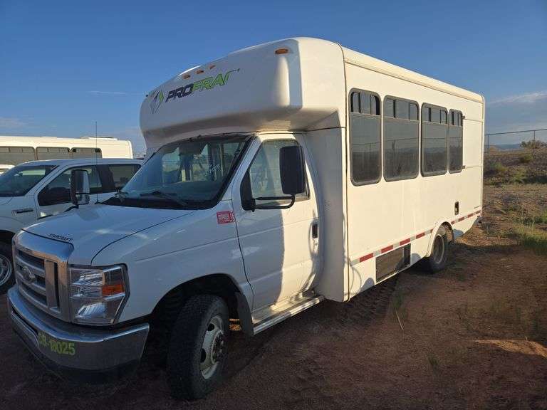 2018 Ford E350 Super Duty Bus showing 191,667 mi- runs