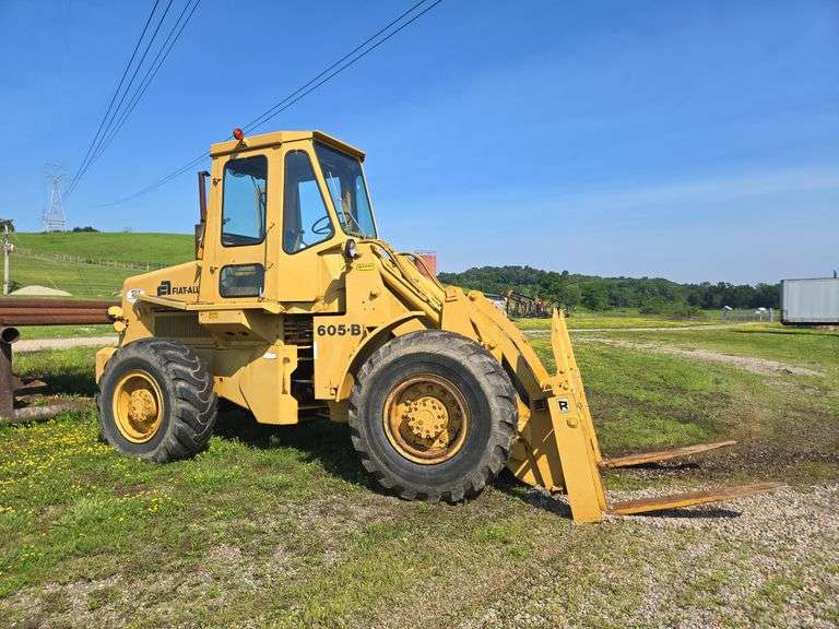 Fiat-Allis 605-B loader w/ fork & bucket attachments/ see description!