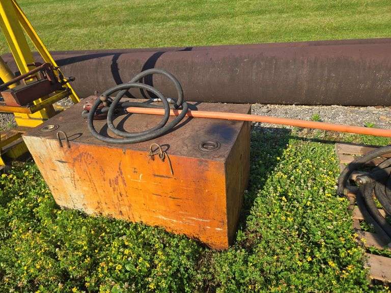 Fuel tank w/ pump- 46"x23"x24"