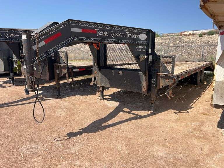 2018 Texas Custom Gooseneck Flatbed Trailer