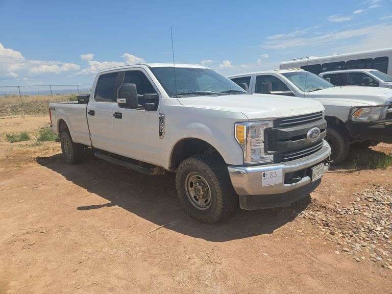2017 Ford F250 showing 233,498 mi- runs
