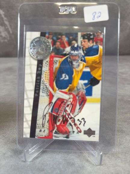 Upper Deck Be A Player Patrick Roy Autographed Card