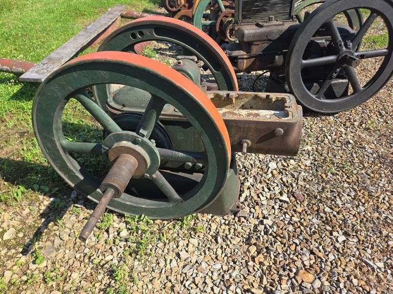 Hit & miss pump jack engine