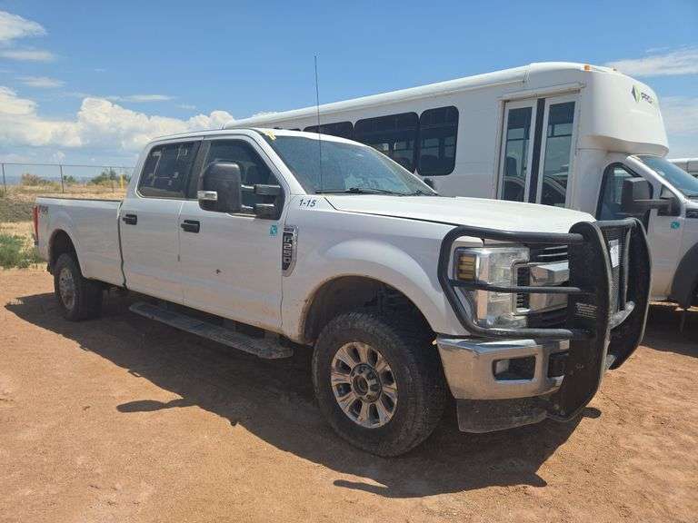 2019 Ford F250 showing 230,291 mi, 12,908 hrs- runs