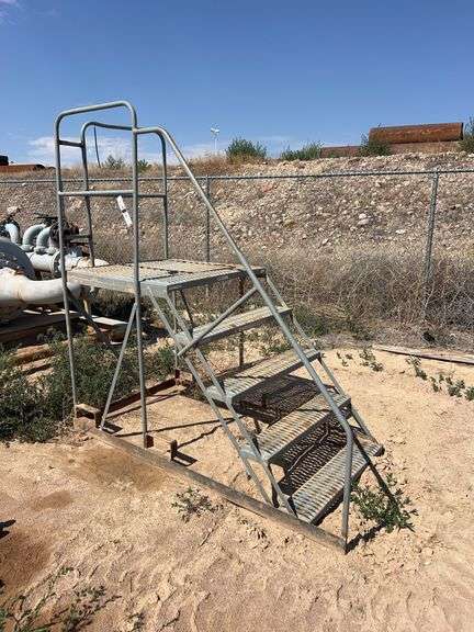 Industrial rolling ladder