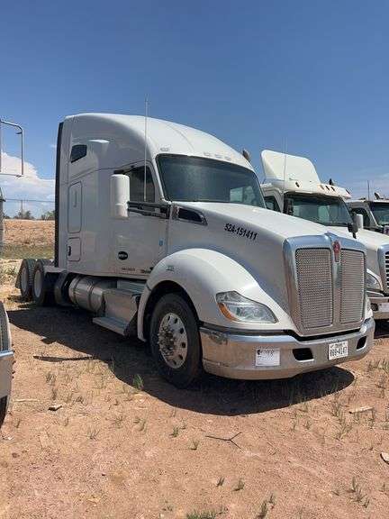 2015 Kenworth T680 showing 507,917 mi, 20,025 hrs- runs