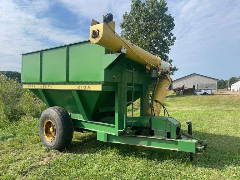 John Deere 1210A Wagon