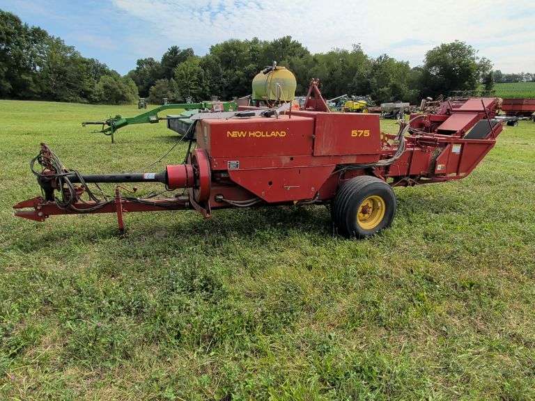 New Holland 575 Square Baler