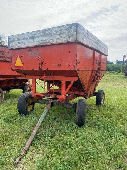 Killbros Gravity Wagon W/ JD Running Gears 350 Grain Body