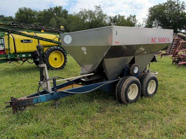 Newton Crouch Dry Fertilizer Spreader NC5000N
