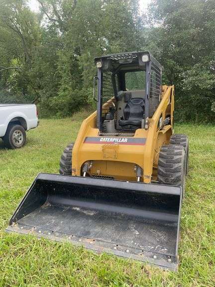 CAT 236 Skidloader w/ Bucket