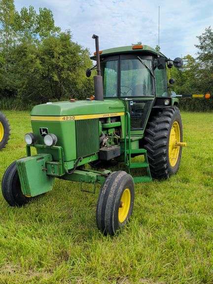 John Deere 4230H Tractor