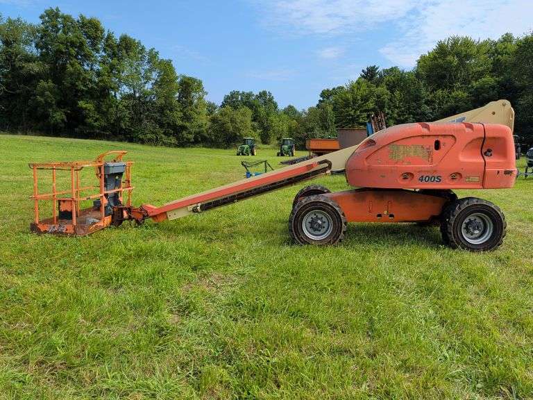 JLG 400S Lift
