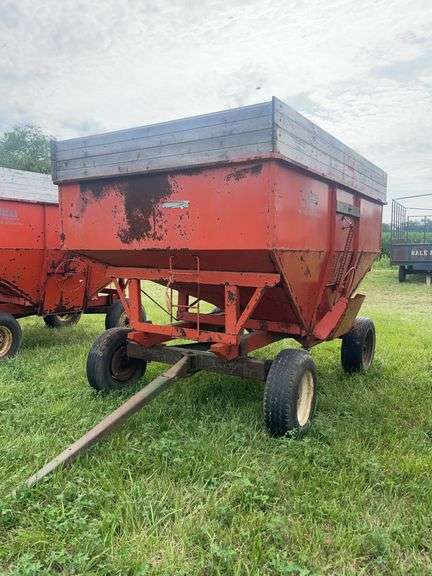Killsbros Gravity Wagon W/ JD Running Gears 350 Grain Body